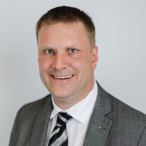  Jürgen  Hennig
